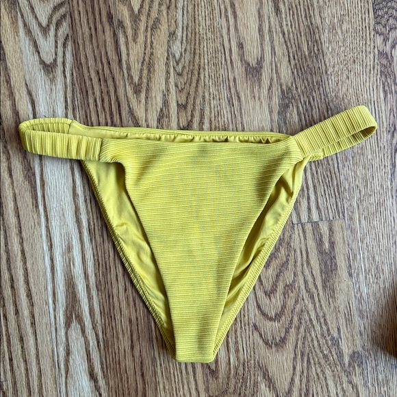 TOBI - Picture 6 of 9